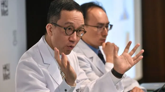 Die chinesischen Behörden informieren die Weltgesundheitsorganisation (WHO) über mehrere Fälle einer mysteriösen Lungenkrankheit in Wuhan, der Hauptstadt der zentralchinesischen Provinz Hubei. Ihren Angaben zufolge wurde der erste Fall bereits am 12. Dezember registriert. Der Erreger der Krankheit sei unbekannt