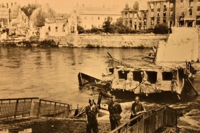 Zerstörte Brücke in Radkersburg.