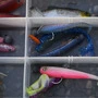Bunte Angelköder in einer Box