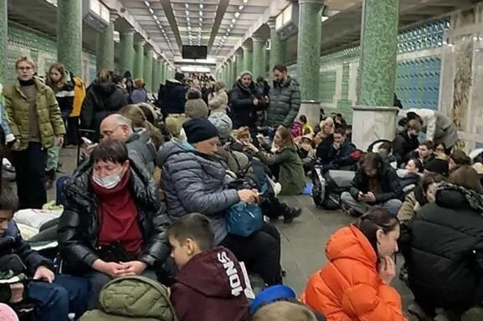 Viele Menschen suchten im Untergrund der Stadt Schutz.