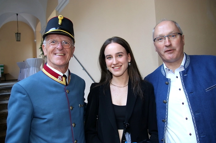 Die Musikerinnen und Musiker unter Kapellmeister Helmut Hofrichter liefen zur Höchstform auf. Die Zuhörer bekamen ein Feuerwerk hochkarätiger Musik dargeboten, tosender Applaus war der Dank.