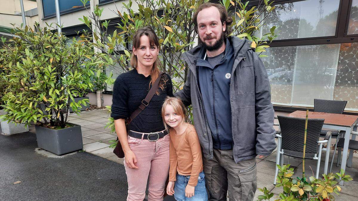 Theaterpädagogin und Geschäftsführerin der Theaterfabrik Weiz Bea Dermond mit ihrer Tochter und Theaterpädagoge, Schauspieler und Regisseur David Valentek