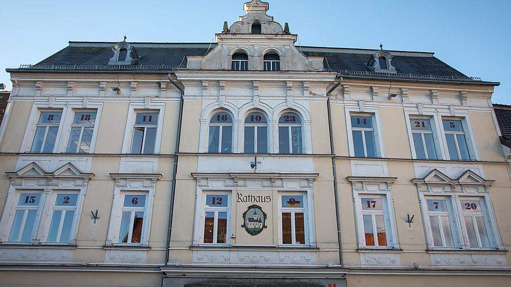 Im Feldkirchner Rathaus wird der Parteienverkehr weitgehend eingestellt 
