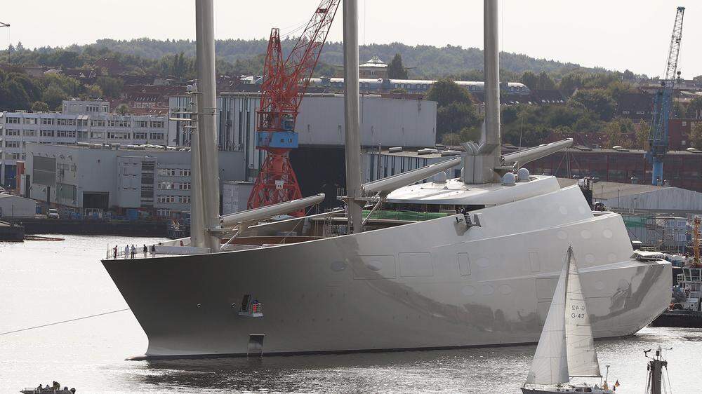 Die Segeljacht &quot;A&quot; im Jahr 2016 vor der Werft in der deutschen Stadt Kiel