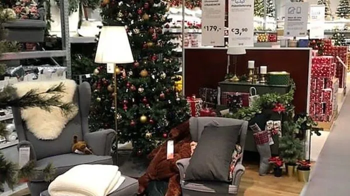 Beim Ikea in Graz steht bereits der erste Christbaum.