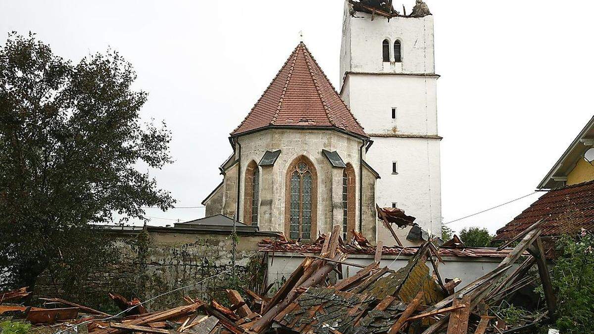 Die schwer beschädigte Kirche in St. Marxen bei Kühnsdorf, Gemeinde Eberndorf