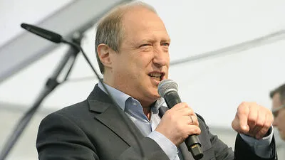 Rolf Holub sich sich als "einfaches Parteimitglied im Gegensatz zu nicht ganz einfachen Parteimitgliedern"