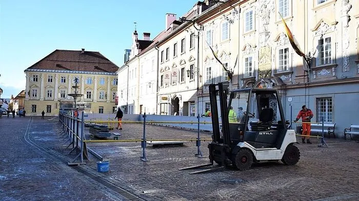 Der Eislaufplatz wird bereits abgebaut 