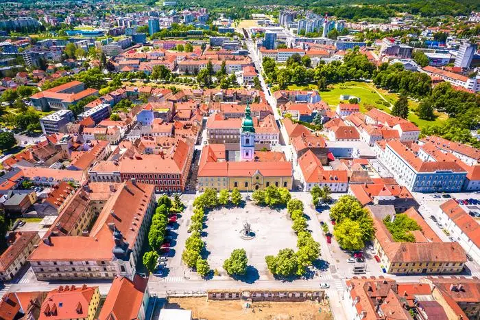 In Karlovac, das damals Karlstadt hieß. besuchte Nikola Tesla das Gymnasium