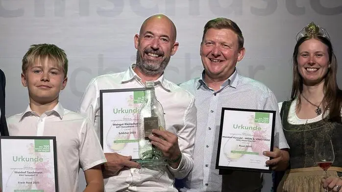 Weine von 37 oststeirischen Betrieben aus sechs Weinbauvereinen der Südoststeiermark konkurrierten in diesem Jahr darum, unter die „100 besten Weine“ des Weinbauvereines Fürstenfeld gewählt zu werden. 