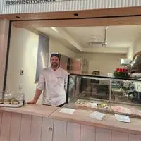 Alexander Moser verkauft den Fisch am Naschmarkt in Wien