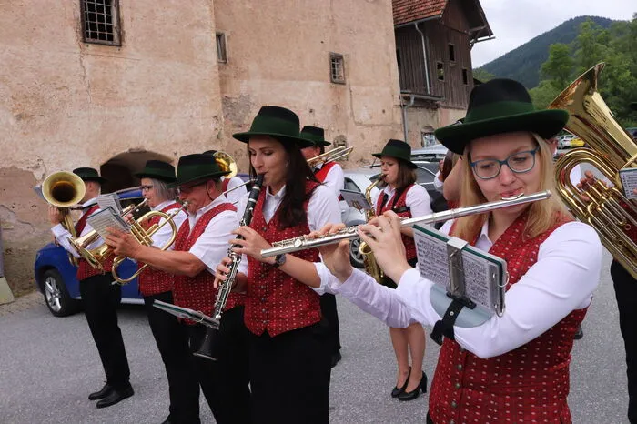 Musikalisch umrahmt wurde die Segnung durch den Musikverein Geistthal. Das Gleinalm Trio sorgte mit zünftiger Musik für beste Stimmung beim anschließenden Frühschoppen.  