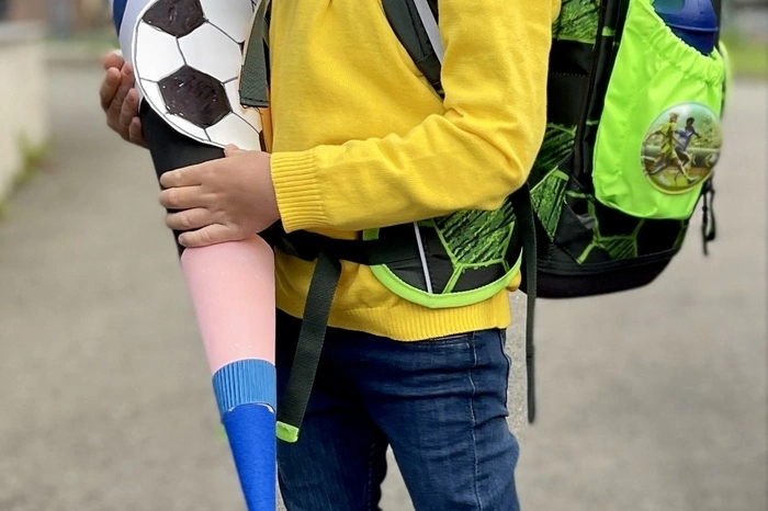 Seit Montag besucht Lorenz die 1b Klasse der Volksschule St. Michael i.O. Besonders freut er sich schon auf das Rechnen und Lesen. Dann kann er seiner kleinen Schwester Lena endlich die Gute-Nacht-Geschichten vorlesen. Unter diesem Link kann man weitere Fotos hochladen.