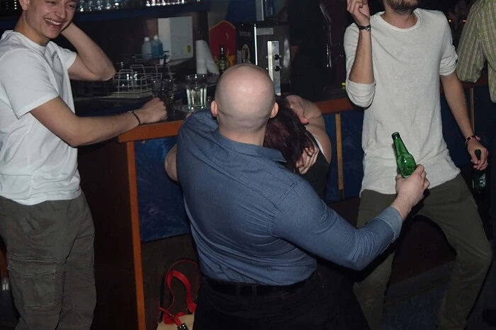 Bitte klicken Sie sich durch die Bilder. . .