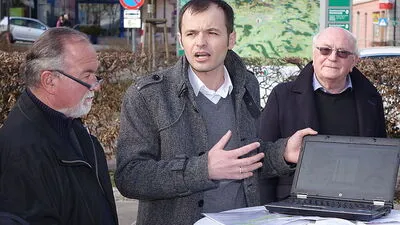 Umweltreferent Hans Rieger, Referatsleiter Anton Schuller und Franz Gruber von den Verkehrsbetrieben Gruber, die den City-Bus betreiben