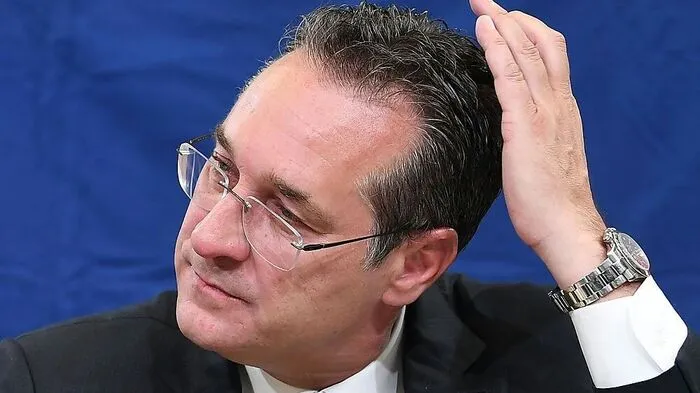 Vizekanzler Heinz-Christian Strache stark in Bedrängnis