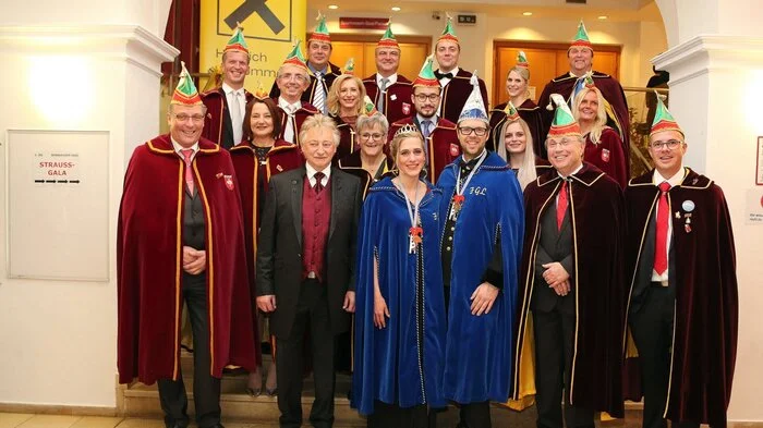Die Faschingsgilde Leoben begrüßte im Congress zahlreiche prominente Gäste der Obersteiermark aus Politik, Wirtschaft und Wissenschaft. Die Veranstaltung war bereits Wochen vorher ausverkauft, berichtete Moderator und Präfekt der Faschingsgilde Franz Brandl.