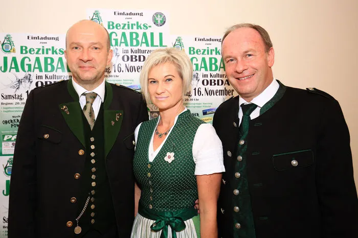 Unter den Ehrengästen: Bundesrat Bruno Aschenbrenner (im Bild mit Lebensgefährtin Michaela Sundl) und Obdachs Bürgermeister Peter Bacher