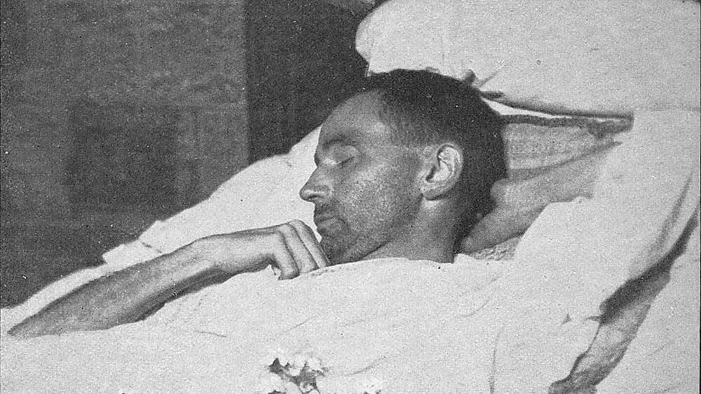 Egon Schiele auf dem Totenbett, fotografiert 1918 von Martha Fein