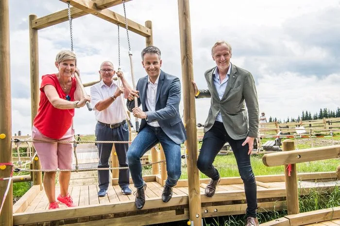 Der Parkour wurde von Barbara Muhr, Michael Krainer (beide Holding) sowie den Stadträten Kurt Hohensinner und Günter Riegler (beide ÖVP) eröffnet.