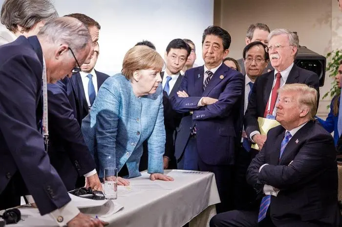 Photo released on Twitter by the German Governments spokesman Steffen Seibert on June 9, 2018 and taken by the German government's photographer Jesco Denzel shows US President Donald Trump (R) talking with German Chancellor Angela Merkel (C) and surrounded by other G7 leaders during a meeting of the G7 Summit in La Malbaie, Quebec, Canada. The photo went viral, popping up all over social media, sometimes in its original form sometimes altered for humorous or satirical ends. / AFP PHOTO / Bundesregierung / Jesco DENZEL / RESTRICTED TO EDITORIAL USE - MANDATORY CREDIT 'AFP PHOTO / BUNDESREGIERUNG / JESCO DENZEL - NO MARKETING NO ADVERTISING CAMPAIGNS - DISTRIBUTED AS A SERVICE TO CLIENTS, sujet,sujet