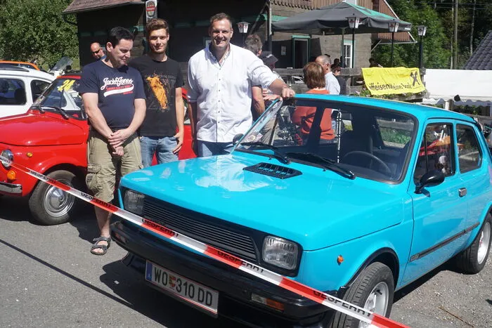 Vizebürgermeister Gunter Kienberger mit seinem liebevoll restaurierten Fiat 127 Baujahr 1979