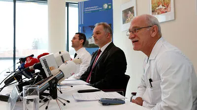 Die Pressekonferenz heute an der Uniklinik Graz mit Prof. Metnitz, Ärztl. Leiter Brunner und Prof. Seibert (v.l.)