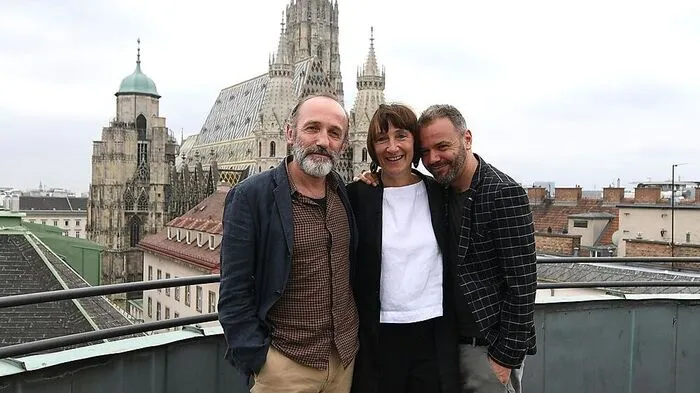 Regisseur Karl Markovics, Intendantin Elisabeth Sobotka und Regisseur Johannes Erath bei der Programmpräsentation in Wien