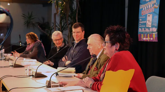 In der Jury des Literarischen Quintetts im Amthof waren Brunhild Morak, Kurt Udermann, Heinz Breschan und diesmal als besonderer Gast der Kulturjournalist, Essayist, Schriftsteller und Historiker Bertram Karl Steiner mit dabei.