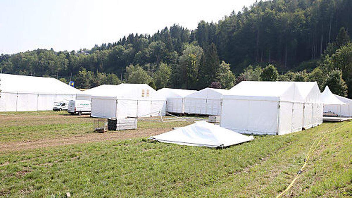 Am Faaker See laufen bereits die Aufbauarbeiten im „Harley Village“: rund 100 Arbeiter sind zwei Wochen im Einsatz