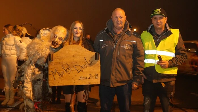 Von den Diabolos Mortos bis zu den Zeiringer Silberteufel haben sich 27 Gastgruppen mit insgesamt 400 Krampussen beim Fahrsicherheitszentrum Murtal by Peter Hopf in Fohnsdorf eingefunden. Veranstaltet wurde es von den Murtal Devils mit Mario Moitzi (Bildmitte) und seinem Team. 