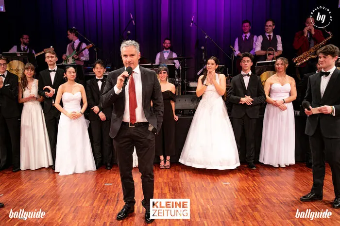 Eröffnet wurde der Ball von einer traditionellen Polonaise.