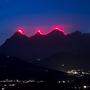 Am Abend brachten 120 Bergretter den Dachstein zum Glühen.