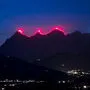 Am Abend brachten 120 Bergretter den Dachstein zum Glühen.