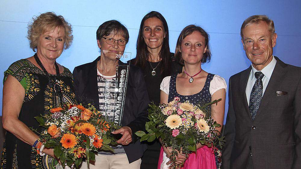 Helga Spitzer, Preisträgerin Gudrun Habenicht, Larissa Tomassetti, Maria Winkler und Past Präsident Arnold Riebenbauer