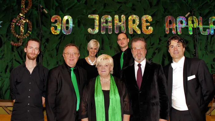 Wenn der Chor „pro musica“ einlädt, kommen die Musikinteressierten in Scharen. Das hat sich auch beim Auftaktkonzert zum Jubiläumsjahr des Chors gezeigt. Dieses stand unter dem Motto „30 Jahre Applaus“ und den spendeten die rund 540 Besucher angesichts der vielfältigen musikalischen Darbietung ausreichend.