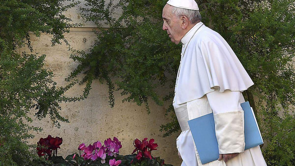 Papst Franziskus erhielt den Bericht des Opferverbandes