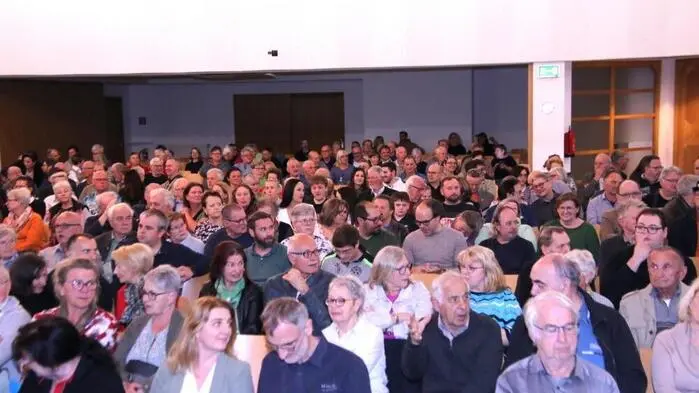 Der Saal im Volksheim Köflach war zum Bersten voll, es mussten sogar Sesselreihen eingeschoben werden, als der Köflacher Höhlenforscher Anton Schildberger am vergangenen Donnerstag zu einem Vortrag über die Erforschung der Leitnerhöhle in Salla lud.