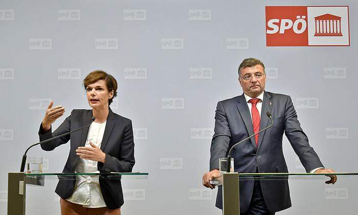 Ex-Infrastrukturminister Jörg Leichtfried (r.) führt den Plan aus, den Parteichefin Pamela Rendi-Wagner vergangenes Wochenende präsentiert hat.