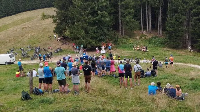 Bergmesse unter freiem Himmel am Thorsattel zwischen Gams und Wildalpen