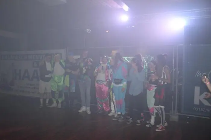 Die Gewinner-Gruppe mit dem buntesten Kostüm.