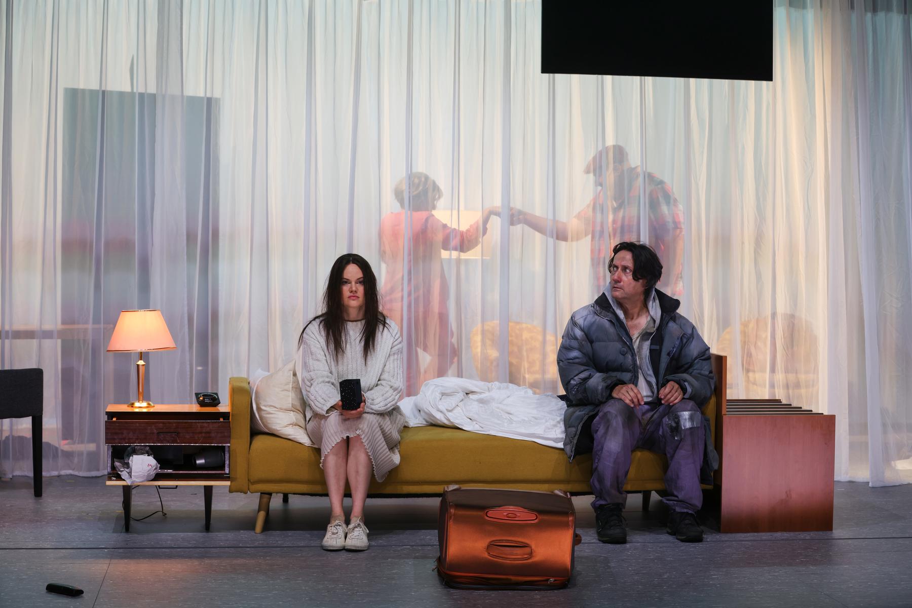 Premierenkritik Kammerspiele: Kehlmann-Uraufführung „Ostern“: Im Quarantäne-Hotel mit Untoten