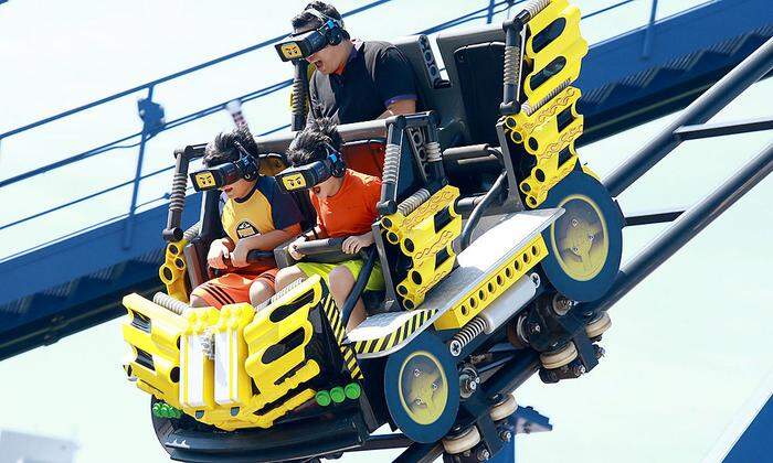 Nervenstark sollte man für den Virtual Reality Coaster und "Das große Lego-Rennen" sein