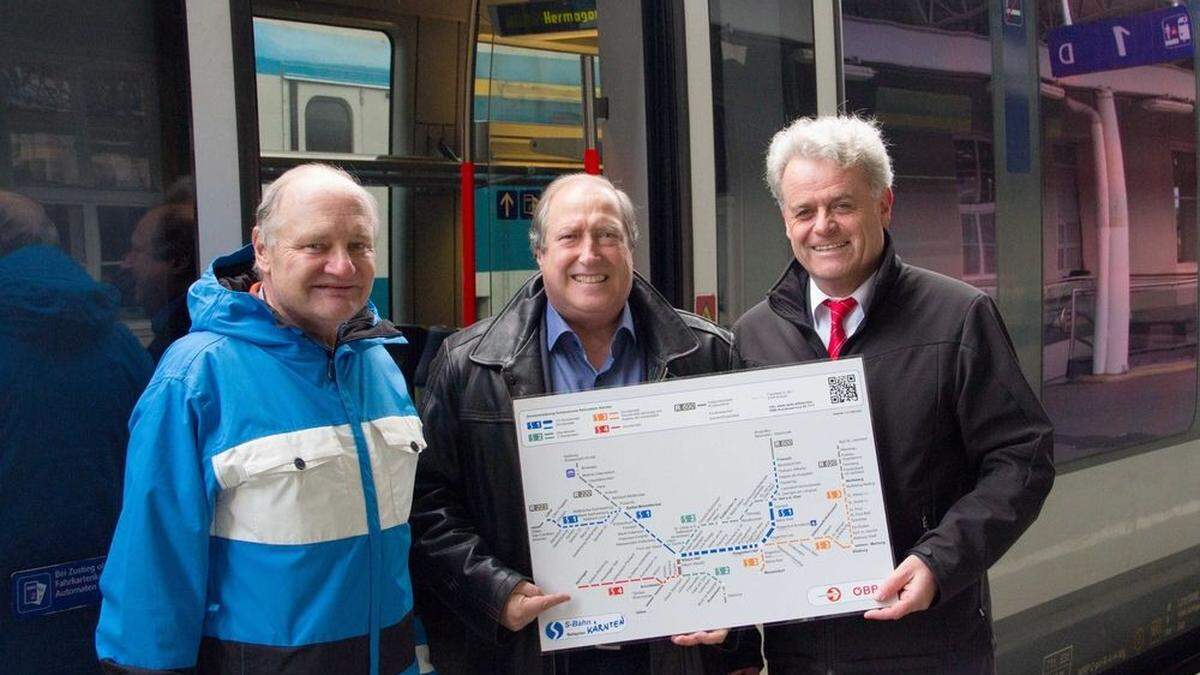 Richard Huber, Rolf Holub und Maximilian Stießen (von links) mit dem neuen ÖBB-Takt-Fahrplan