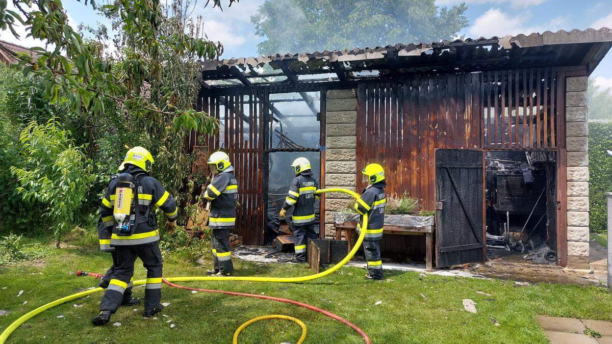 Eine Gartenhütte fing im Ortsgebiet in Lafnitz am Freitagnachmittag Feuer. 