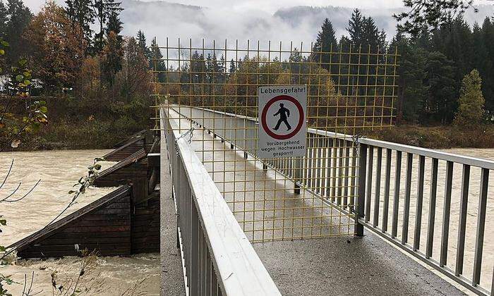 Das Betreten der Brücke ist verboten