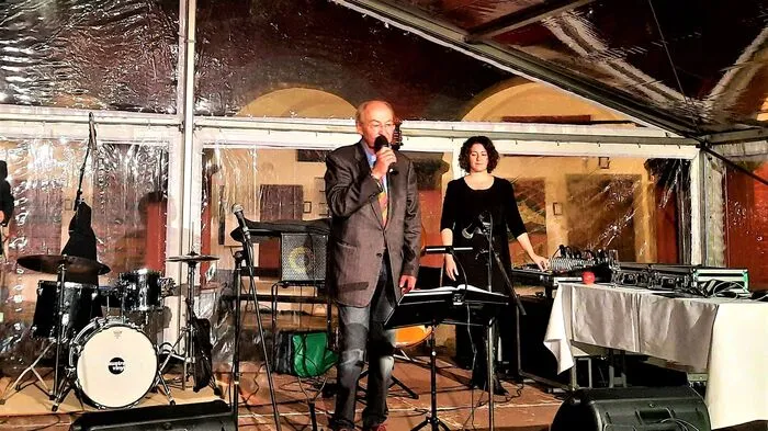 Erich Portschy eröffnete die Benefizgala und stellte seine Stiftung vor.