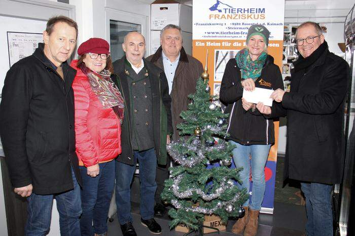 Bürgermeister Bernd Osprian, Tierheimleiterin Nina Mocnik, Stadtrat Franz Sachernegg, Vizebürgermeister Manfred Prettenthaler, Stadträtin Christine Hemmer und Vizebürgermeister Kurt Christof (von rechts)