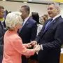 Herzliche Begrüßung beim CELAC-Gipfel in Brüssel: Ursula von der Leyen, Karl Nehammer