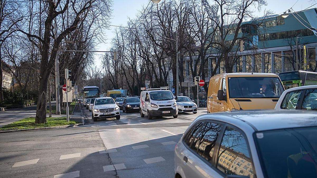 Autoverkehr in Graz | Autoverkehr in Graz: Gratisparken im Stau